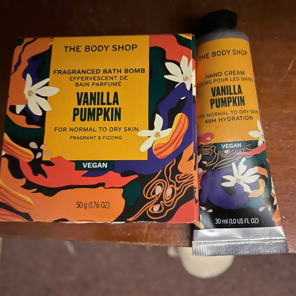 The Body Shop Bath & Body The Body Shop Vanilla Pumpkin Hand Cream And Bath Bomb 2 Pcs